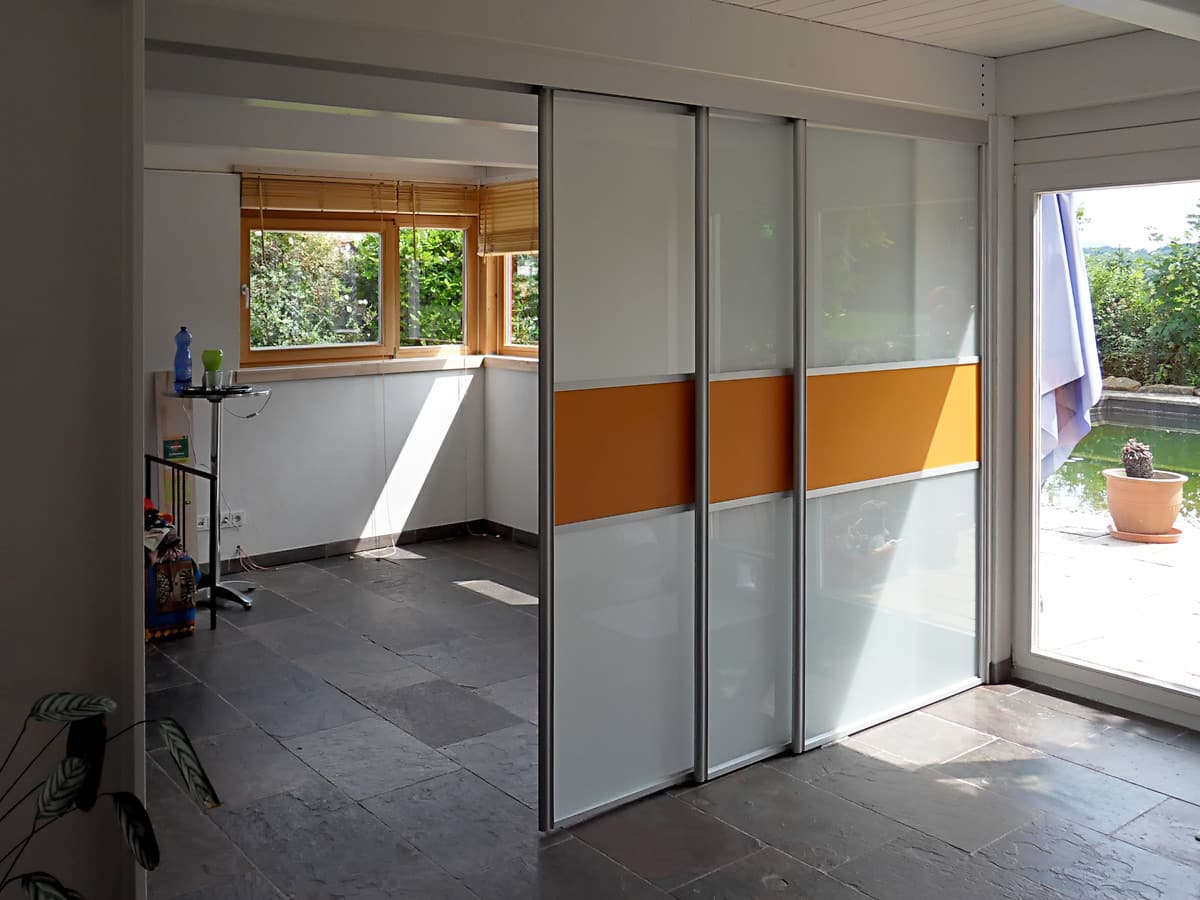 Комнатные перегородки раздвижные из пластика-виды, монтаж